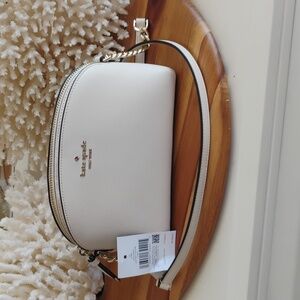 Kate Spade 🔥NWT🔥 Hilli Leather Crossbody Bag In Parchment.